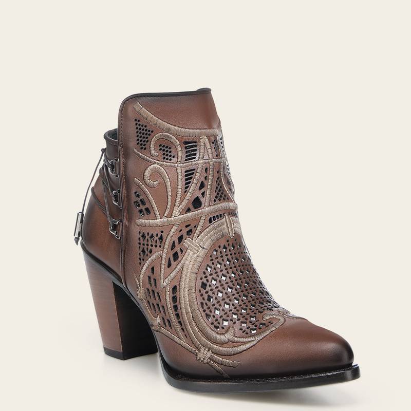 Botines en piel de bovino con bordado product image